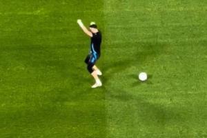 你好骚啊大马丁赛前热身，标志性的魔性舞蹈再现球场