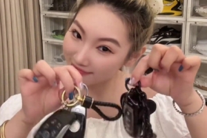 张宁妻子秀恩爱：十年没钱时给我所有钱 有钱时给我所有时间